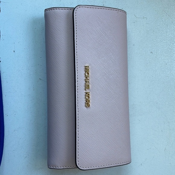 Michael Kors Handbags - Michael kors wallet